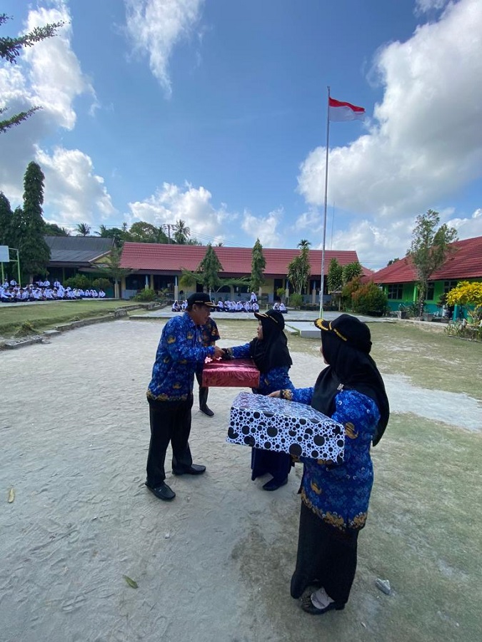 PERPISAHAN GURU YANG BERTUGAS KE SEKOLAH LAIN & PERLOMBAAN 17 AGUSTUS DI SMPN 1 SIJUK