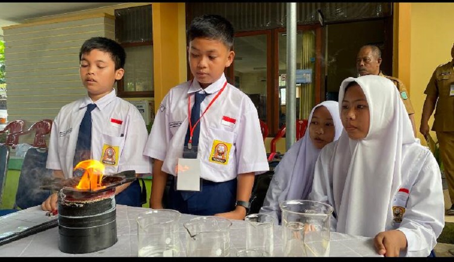 KIR (KELOMPOK ILMIAH REMAJA) SMPN 1 SIJUK KIR (KELOMPOK ILMIAH REMAJA) SMPN 1 SIJUK