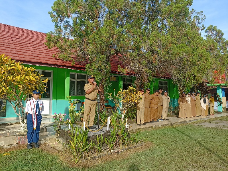 UPACARA BENDERA DAN PEMBINAAN DARI PENGAWAS BINA UPACARA BENDERA DAN PEMBINAAN DARI PENGAWAS BINA