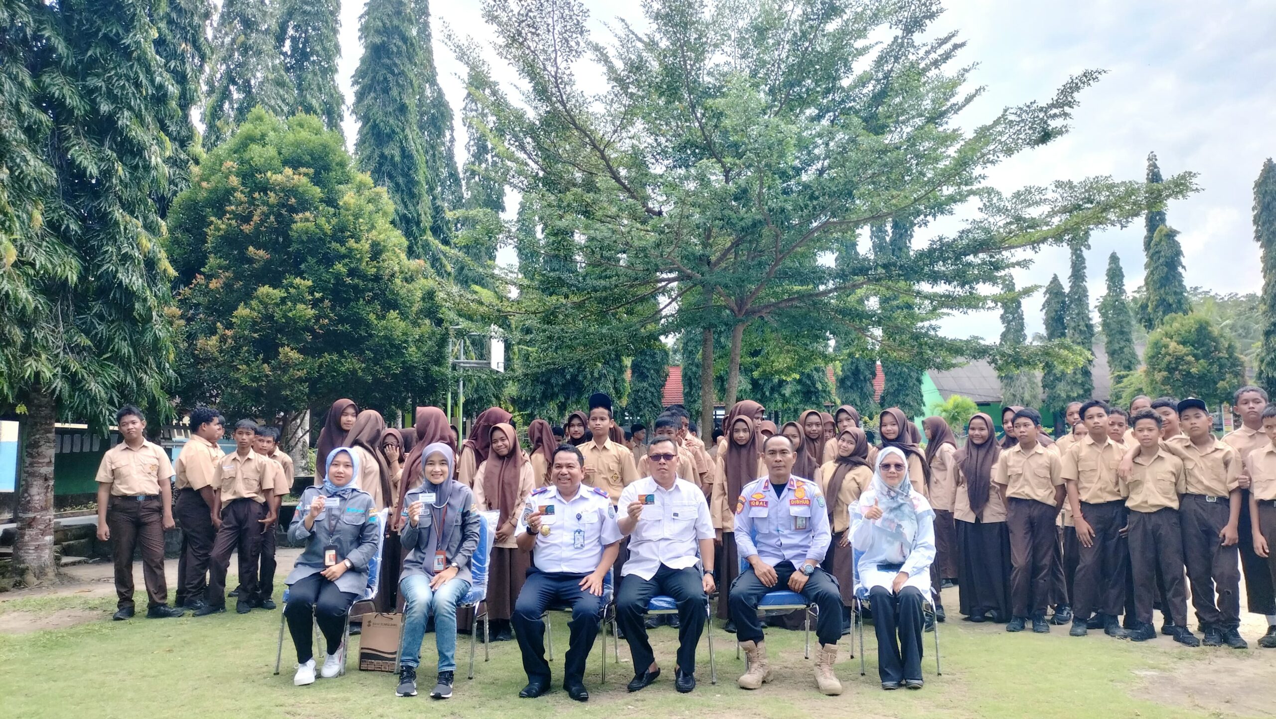 SOSIALISASI PENGGUNAAN KARTU E-MONEY OLEH DINAS PERHUBUNGAN DAN BANK SUMSEL BABEL SOSIALISASI PENGGUNAAN KARTU E-MONEY OLEH DINAS PERHUBUNGAN DAN BANK SUMSEL BABEL
