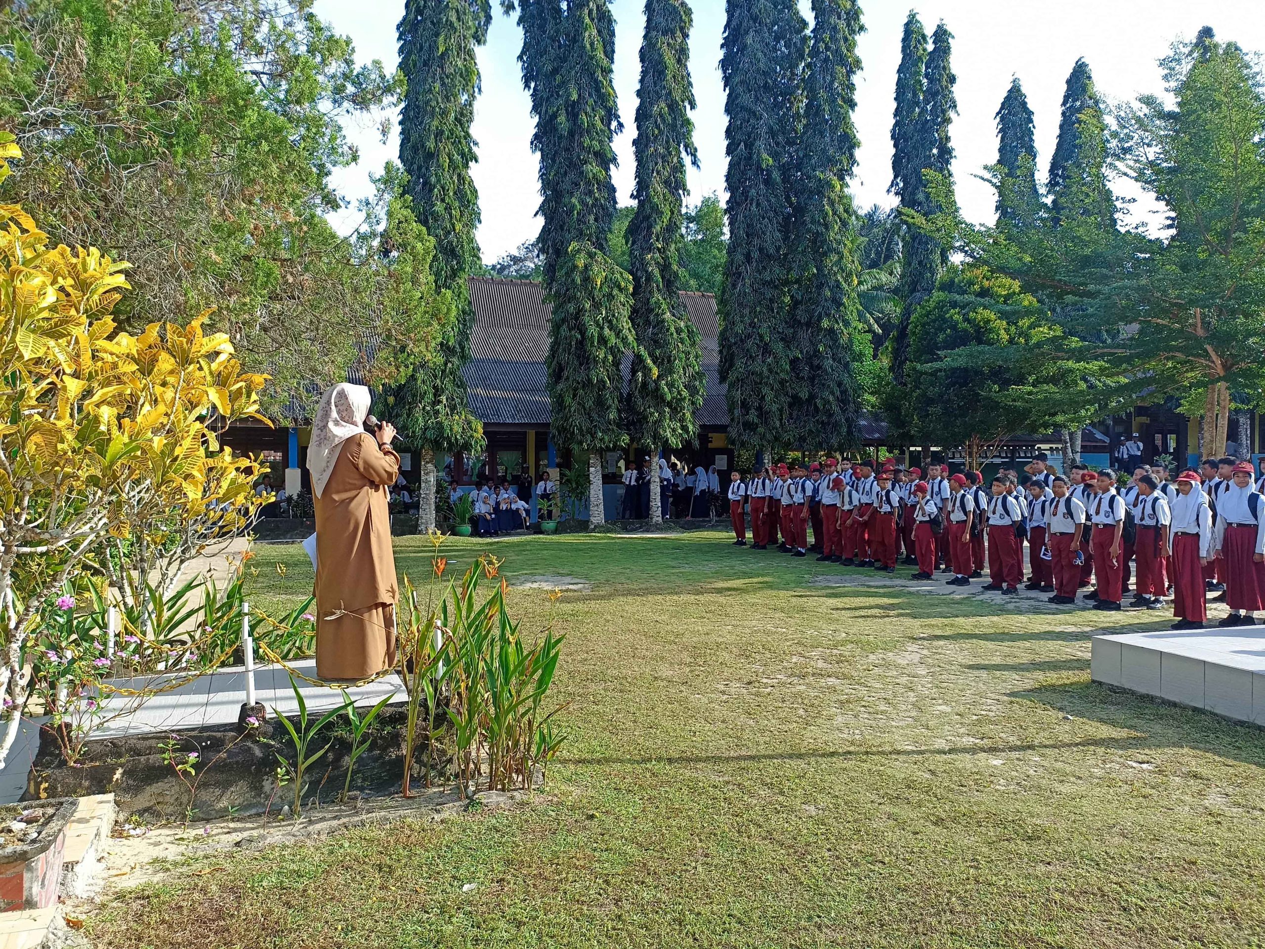 Masa Pengenalan Lingkungan Sekolah (MPLS) SMP Negeri 1 Sijuk Tahun Ajaran 2024-2025 Masa Pengenalan Lingkungan Sekolah (MPLS) SMP Negeri 1 Sijuk Tahun Ajaran 2024-2025