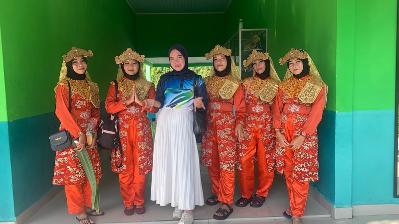 SMPN 1 SIJUK MERAIH PENGHARGAAN JUARA 1 MENYANYI DAERAH & JUARA 3 TARI KREASI SMPN 1 SIJUK MERAIH PENGHARGAAN JUARA 1 MENYANYI DAERAH & JUARA 3 TARI KREASI