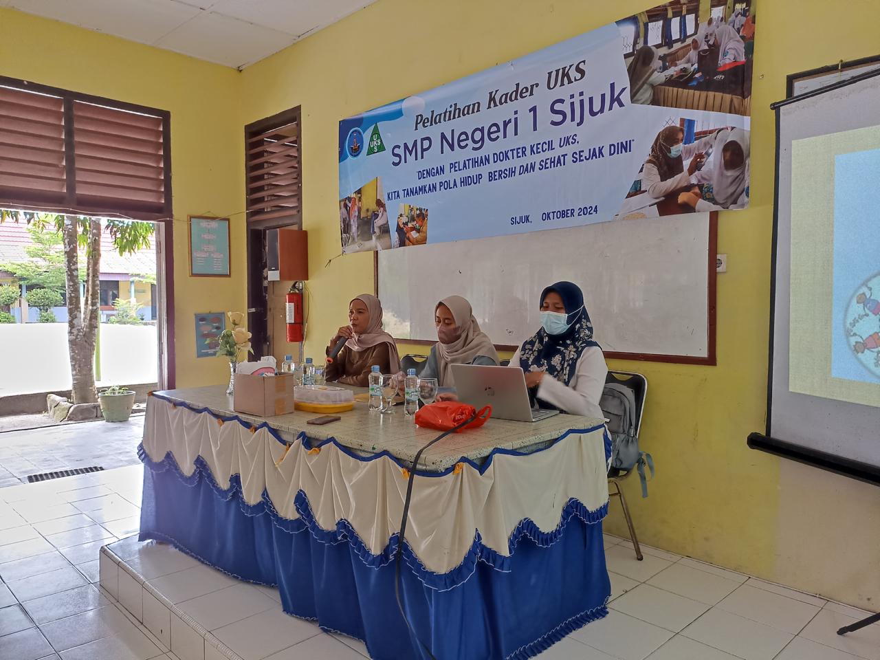 PELATIHAN KADER UKS SMP NEGERI 1 SIJUK PELATIHAN KADER UKS SMP NEGERI 1 SIJUK