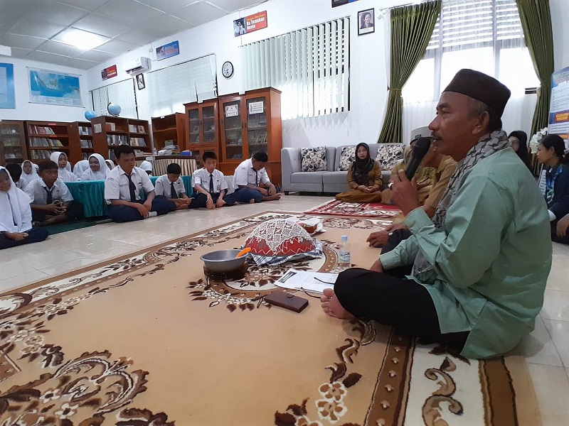 SIMULASI MAKAN BEDULANG DALAM KEGIATAN P5 DI SMPN 1 SIJUK