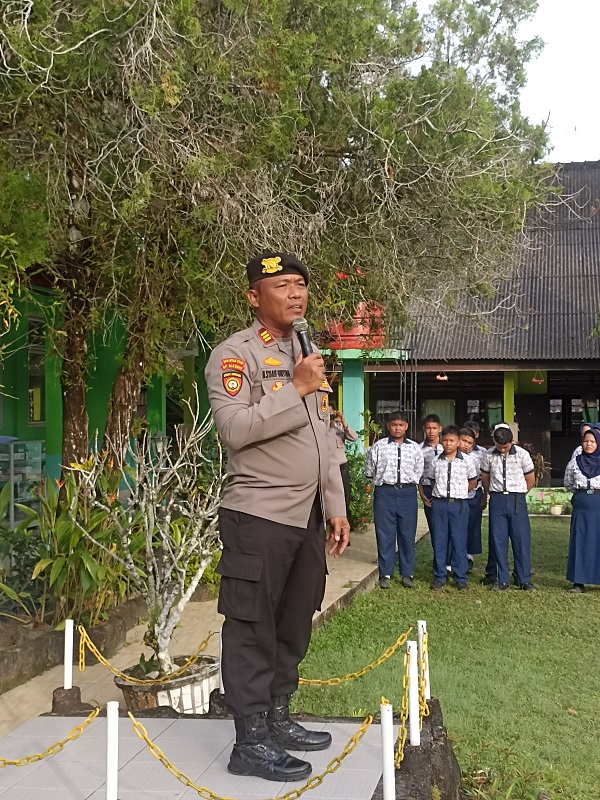 Polres Belitung Beri Himbauan Pencegahan Perundungan di SMPN 1 Sijuk Polres Belitung Beri Himbauan Pencegahan Perundungan di SMPN 1 Sijuk