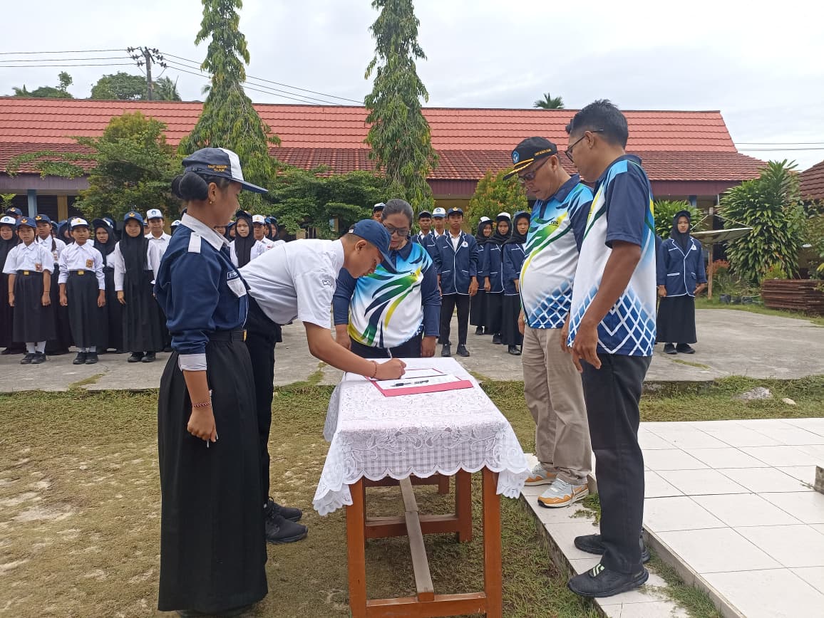 "Dari Siswa, Oleh Siswa, Untuk Siswa: Pemilihan OSIS 2025 Berlangsung Sukses" "Dari Siswa, Oleh Siswa, Untuk Siswa: Pemilihan OSIS 2025 Berlangsung Sukses"