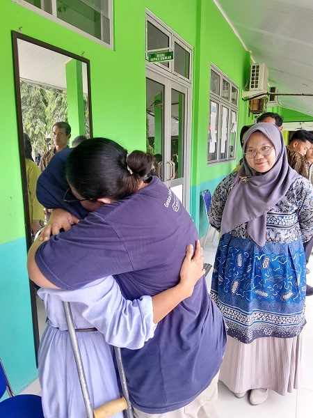 Perpisahan Haru untuk Sosok Tegas dan Unik: Bu Tanti Pamit dari SMPN 1 Sijuk Perpisahan Haru untuk Sosok Tegas dan Unik: Bu Tanti Pamit dari SMPN 1 Sijuk