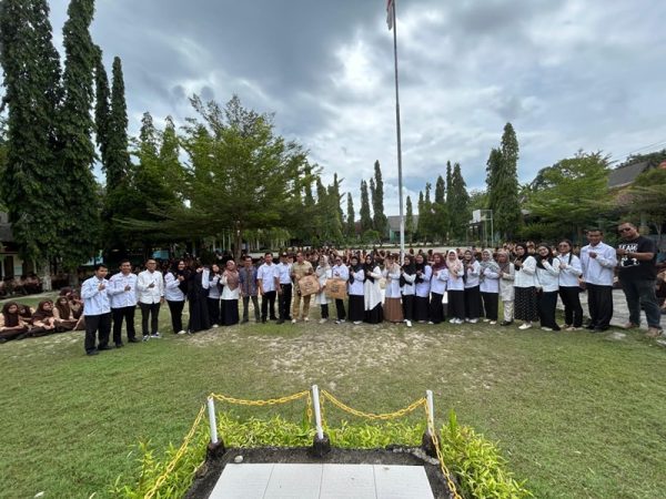PERPISAHAN PAK NIZAR,S.Pd DAN BU MASTER ANNA LORINA,S.Pd