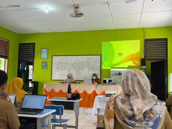 Pengawas Bina Tekankan Pembelajaran Bermakna dalam Rapat Bulanan SMP Negeri 1 Sijuk