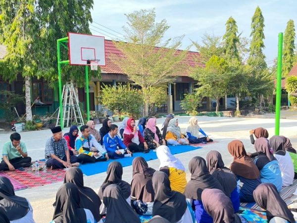 Jumat Religi Menumbuhkan Karakter Religius dan Akhlak Mulia di SMP Negeri 1 Sijuk