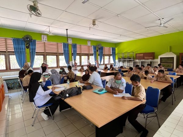 Skrining Kesehatan Siswa di SMP Negeri 1 Sijuk, Upaya Deteksi Dini untuk Mewujudkan Generasi Sehat