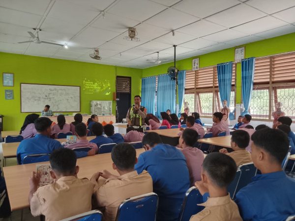 Stop Balap Liar! Satlantas Polres Belitung Berikan Edukasi Keselamatan kepada Siswa SMPN 1 Sijuk